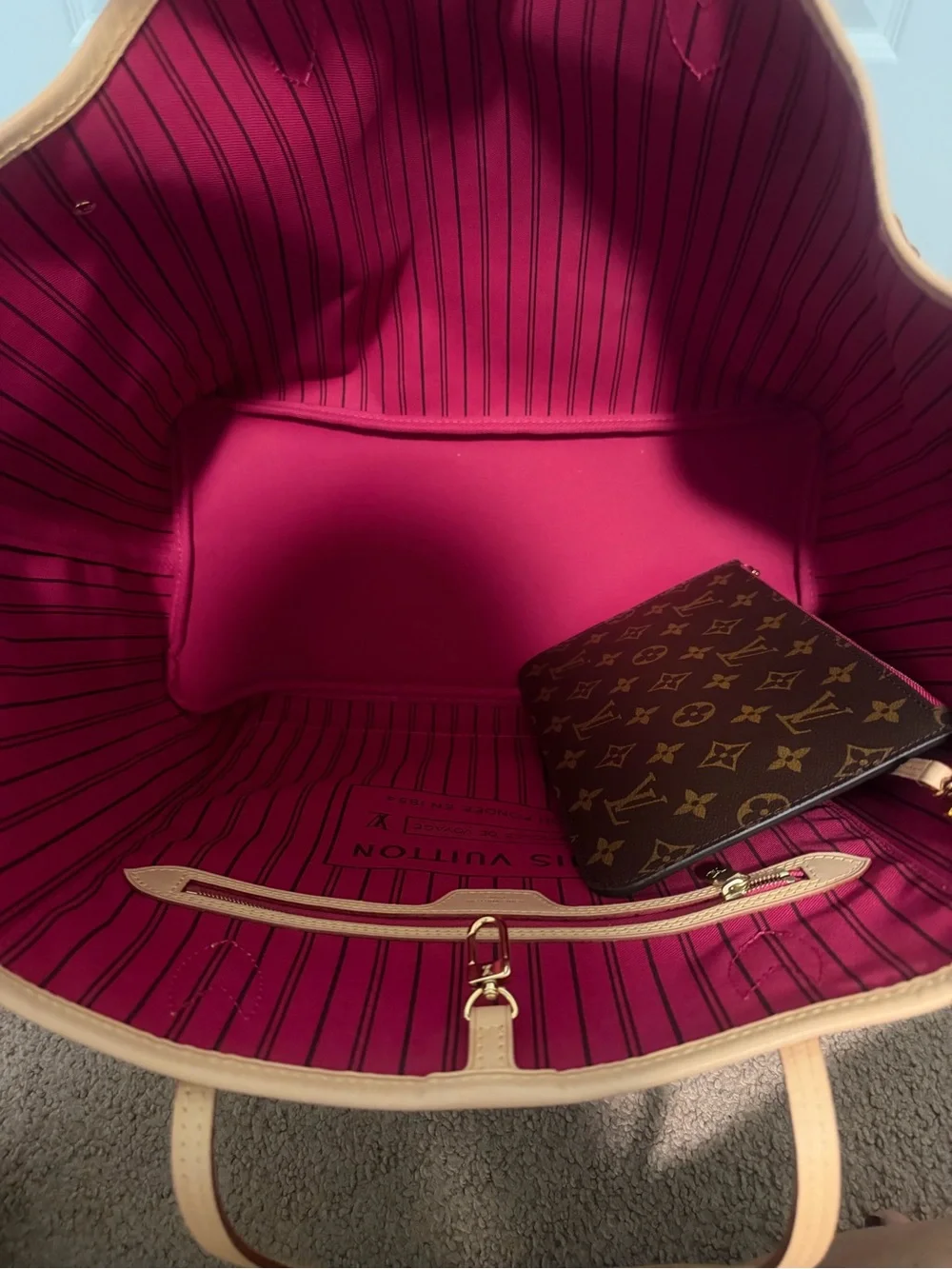Louis Vuitton Monogram Neverfull Tote Bag in Brown with pouch and dust bag. NEW!